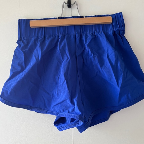 SOLD HALARA High Waisted Dolphin Hem Casual Shorts 2" - Picture 4 of 5
